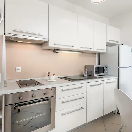 Maja With Free Private Parking And Lovely Sea View Terrace Appartement *