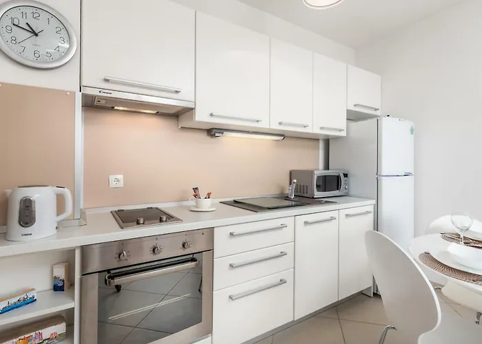 Maja With Free Private Parking And Lovely Sea View Terrace Apartment *