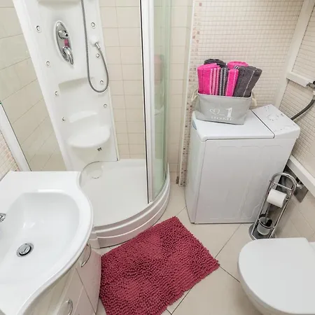 Maja With Free Private Parking And Lovely Sea View Terrace شقة