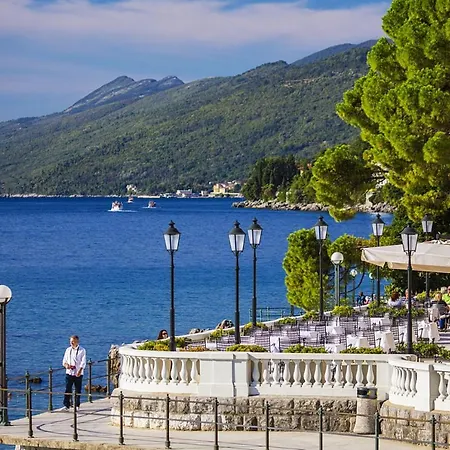 شقة Maja With Free Private Parking And Lovely Sea View Terrace أوباتيا