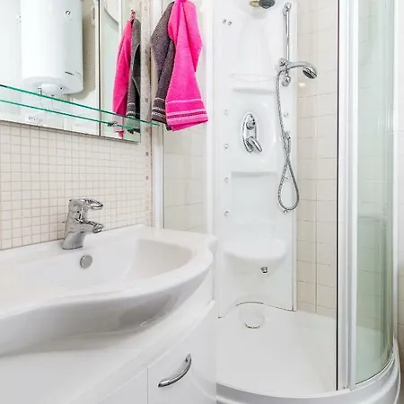 Maja With Free Private Parking And Lovely Sea View Terrace شقة *